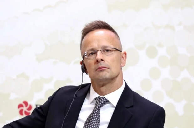 Сийярто призвал ЕС научиться отказывать Брюсселю и Киеву