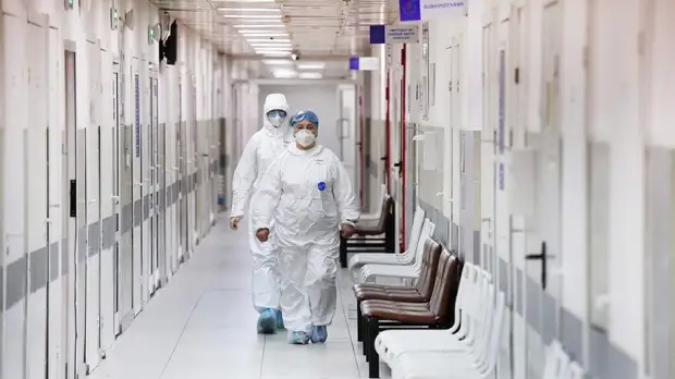 Медики в России наблюдают 222 тысячи человек из-за риска коронавируса