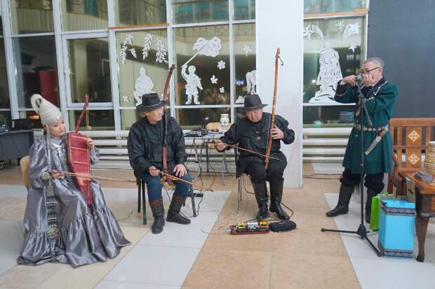 В Якутии открылась выставка мастера кузнечного дела Романа Готовцева