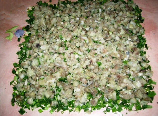 Забудь о селедке под шубой — вот блюдо, в котором эта рыба еще вкуснее! Достаточно просто выложить всё слоями...