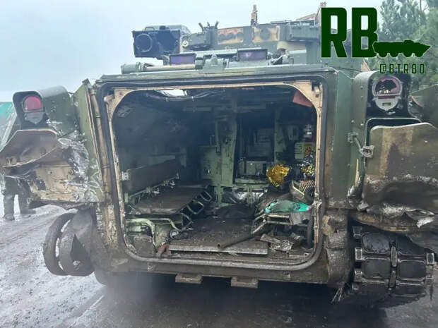 Кормовая часть захваченной БМП Bradley. Источник: телеграм-канал «Работайте, братья!»