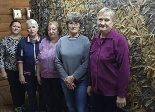 Лениногорские волонтеры изготавливают масксети и обереги для бойцов СВО