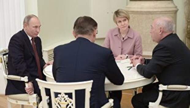 Президент РФ Владимир Путин на встрече с сопредседателями предвыборного штаба кандидата в президенты РФ В. Путина. 19 марта 2018
