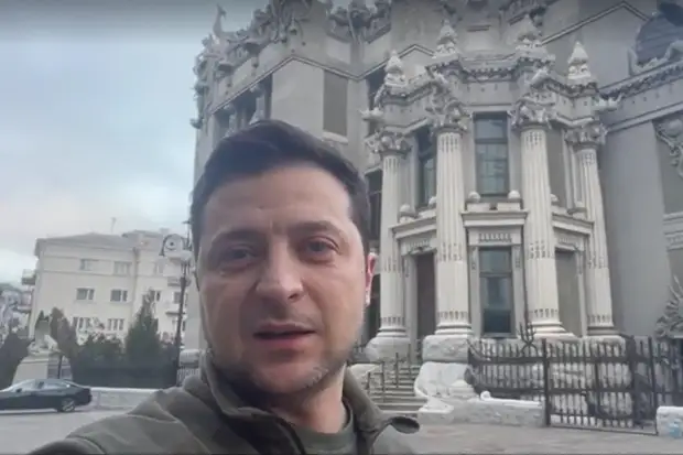 Жалкий человечек на краю пропасти