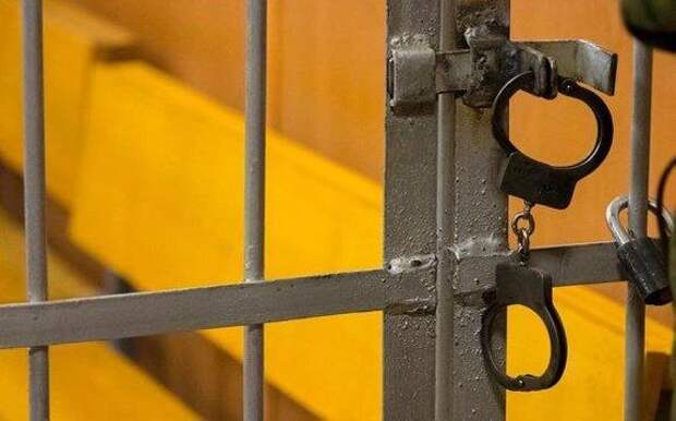 Избил и  выбросил с балкона: в Петербурге мигрант вышвырнул собутыльника с девятого этажа