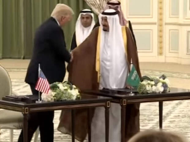 СМИ: Трамп поддержал план саудитов вытеснить РФ с нефтяного рынка СМИ: Трамп поддержал план саудитов вытеснить РФ с нефтяного рынка