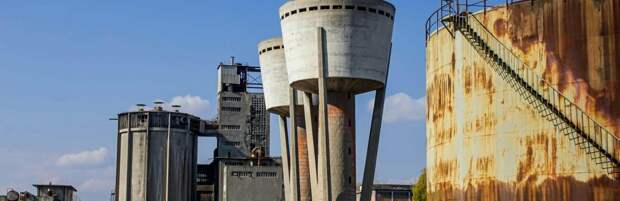 Жители села в Алматинской области жалуются на едкий запах от завода