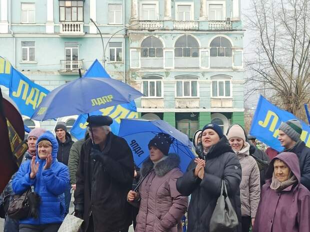Митинг ЛДПР в Барнауле в честь Дня народного единства/фото: пресс-служба АРО ЛДПР