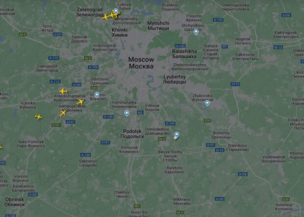 Аэропорт Домодедово временно не принимает и не отправляет рейсы. Во Внуково тоже задержки
