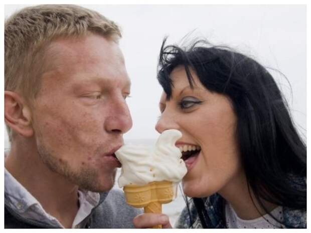 Женщина остановилась, чтобы поговорить с бездомным и нашла любовь всей своей жизни