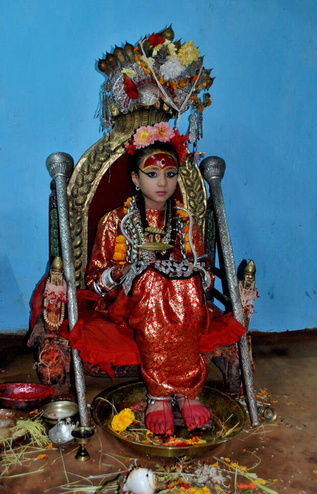 Кумари — маленькие богини Непала, живущие на земле среди простых людей