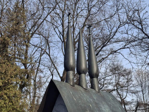 С могилы Антона Чехова на Новодевичьем кладбище пропал крест