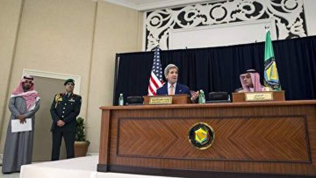 Госсекретарь США Джон Керри и министр иностранных дел Саудовской Аравии Адиль аль-Джубейр на совместной пресс-конференции, 23 января 2016. Архивное фото