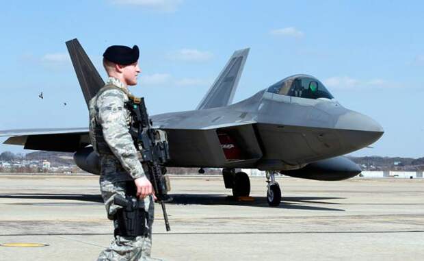 Истребители ВВС США F-22 Raptor