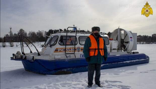 В Тверской области спасатели вытащили тонущего рыбака из воды