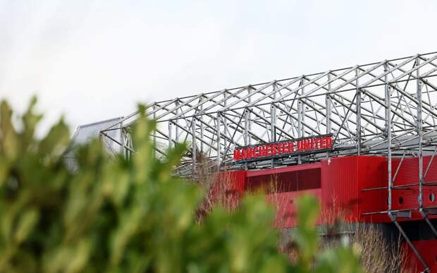 «МЮ» впервые за 45 лет вылетел из кубковых турниров после первых же игр