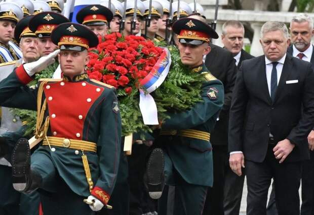 Фицо возложил венок к Могиле Неизвестного Солдата в Москве