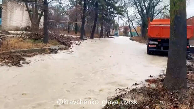 Несколько районов Новороссийска затопило из-за таяния снега