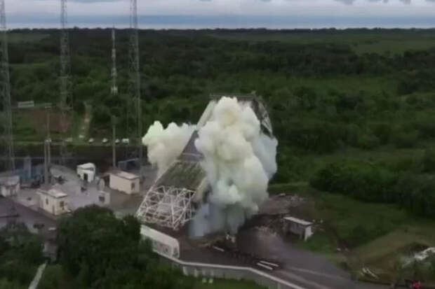 Взрыв стартовой площадки российского "Союза" на космодроме Куру сняли на видео