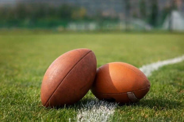 Промах игрока в американский футбол помог спасти жизнь болельщику