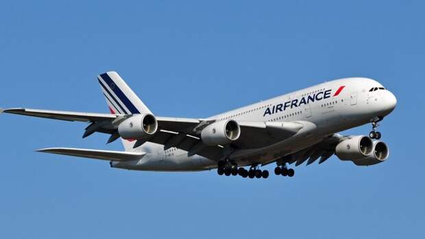 Летевший из Москвы в Париж лайнер Air France экстренно сел в Люксембурге