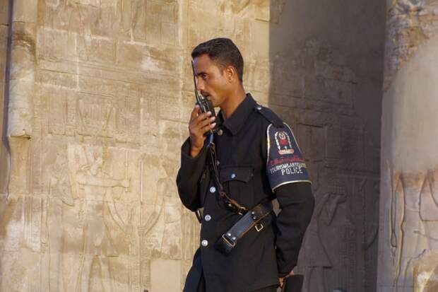 Не нужно шуметь и вести себя неприлично. |Фото: regnum.ru. Не нужно шуметь и вести себя неприлично. |Фото: regnum.ru.