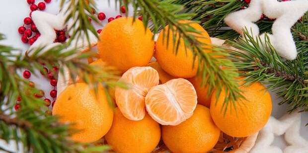 Теряется все самое полезное — как нужно есть мандарины?