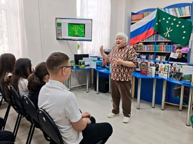 В Адыгее школьникам рассказали о Государственном флаге республики