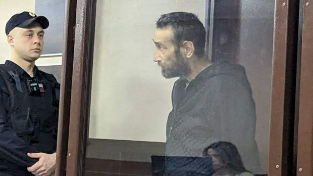 "Хотелось бы побыть дома". Что сказал на суде беглый зэк, ранивший двух силовиков?