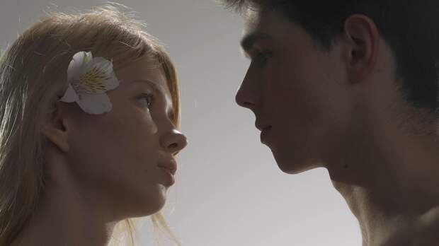 «Смотрю на мужа — вижу мать»: почему мы проецируем на партнера образ своего родителя