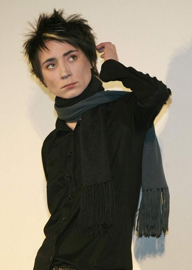 Пять знаменитостей, у которых корона потолок царапает