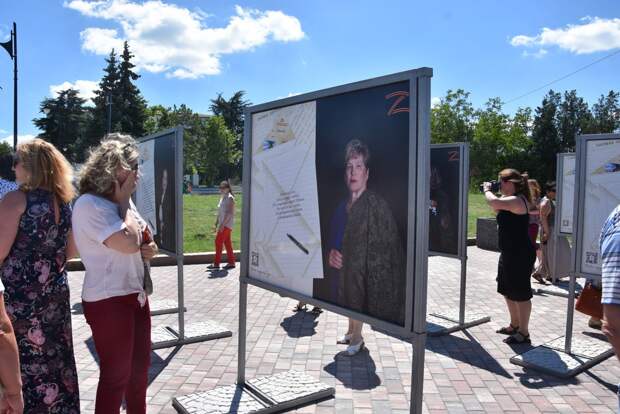 В Бахчисарае открыли фотовыставку «Жена и мать Героя. Крым»