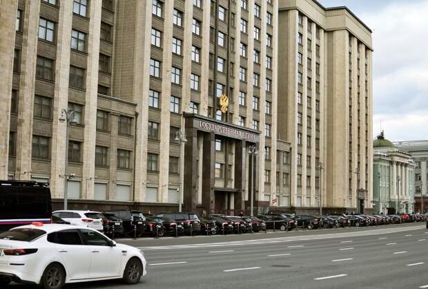 Госдума поддержала ограничение по числу банковских карт на человека