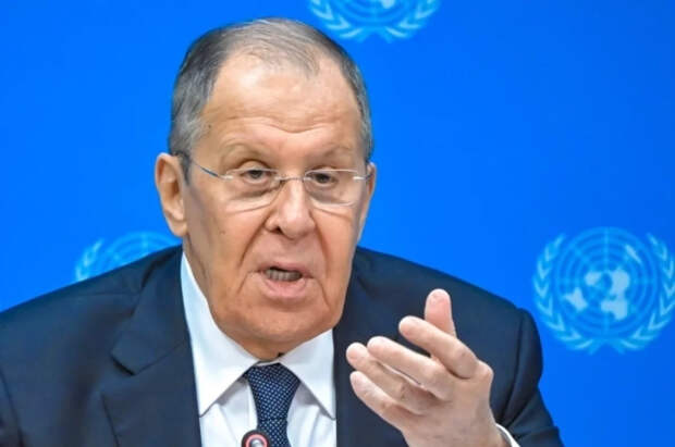 Лавров пошутил про перевод на переговорах с Гросси