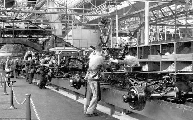Цех завода Ford в Дагенхеме, ок. 1950 г. архивные снимки, архивные фотографии, великобритания, коллекция фото, новатор, фотограф, фотография