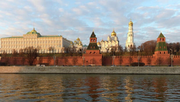 Вид на Московский кремль с Софийской набережной. Архивное фото Вид на Московский кремль с Софийской набережной. Архивное фото