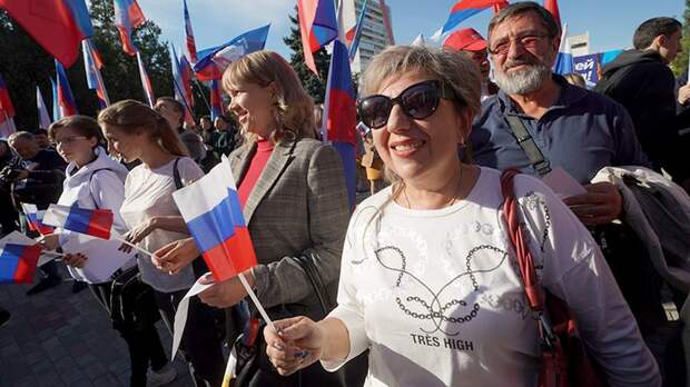 Россияне приветствуют  вхождение новых регионов в состав России - итоги соцопроса