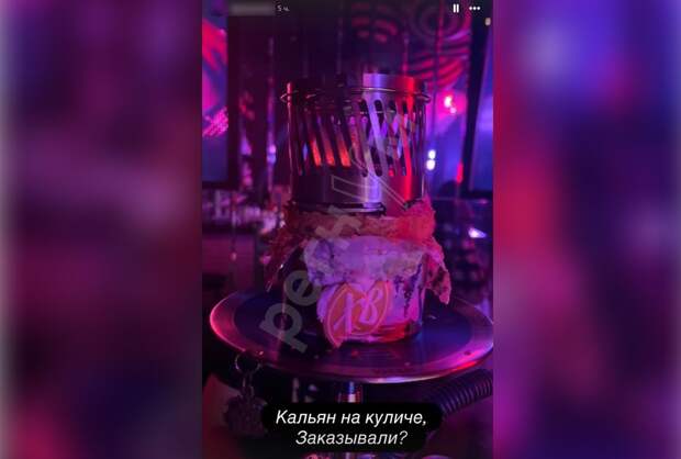 Сотрудницу московского кафе требуют наказать за кальян на куличе