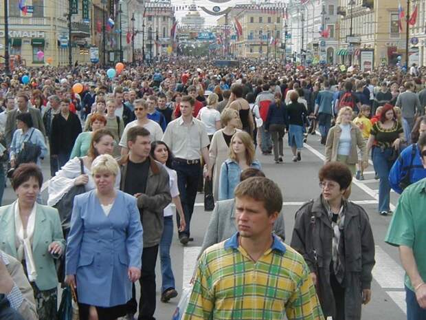 Неулыбчивые русские на улице./Фото: obshe.net Неулыбчивые русские на улице./Фото: obshe.net