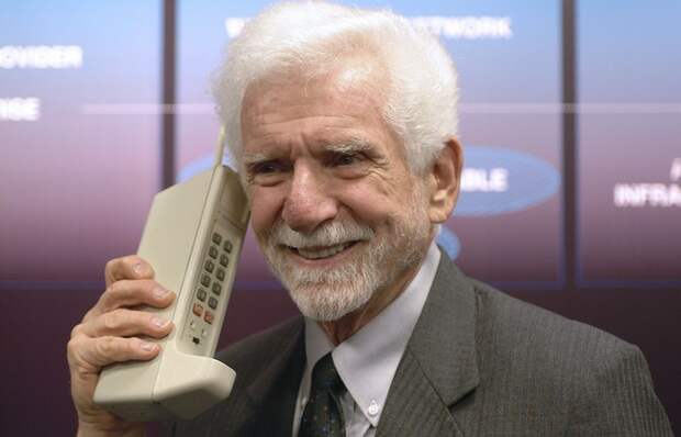 Мобильные телефоны: первый позвонивший - Мартин Купер.