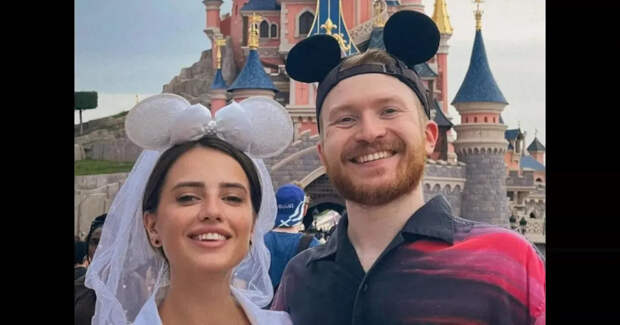 Комик Данила Поперечный* и его жена Полина Чистякова ждут ребёнка