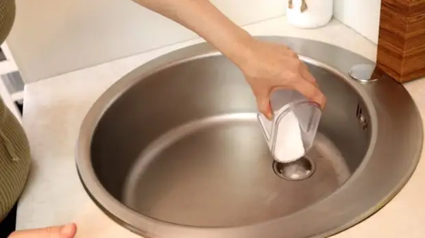 Как легко очистить канализацию от грязи