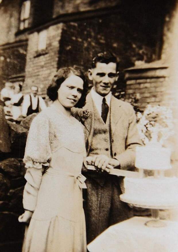 Одно лицо и разные судьбы: как сегодня выглядят 103-летние сестры-близняшки