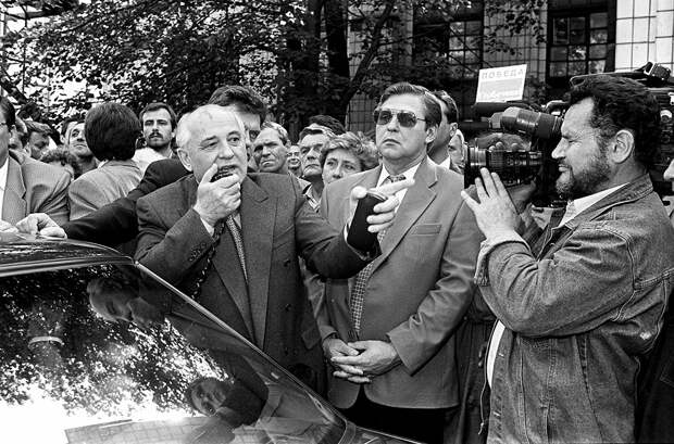 Распните меня здесь Илья Жегулев рассказывает, как и на что первый президент СССР Михаил Горбачев живет после отставки