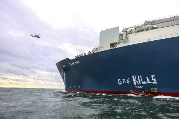 Greenpeace Blocks Arrival of New LNG Unit at French Port
