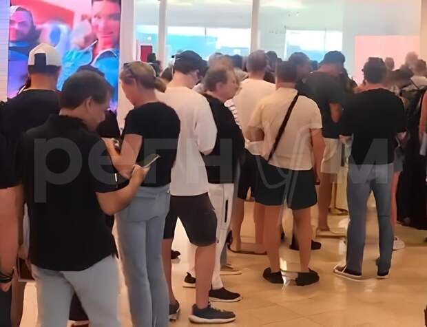 В Дубае за авиабилетами Emirates выстроились огромные очереди