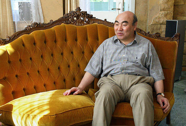 Экс-президент Киргизии Аскар Акаев во время интервью на даче. Фото: Василий Шапошников / «Коммерсантъ».