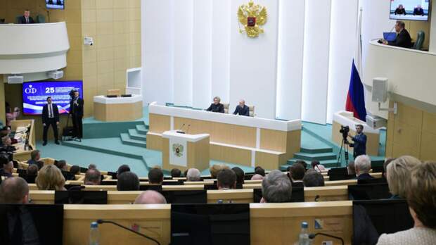 Путин призвал парламентариев не зацикливаться на ограничениях и запретах