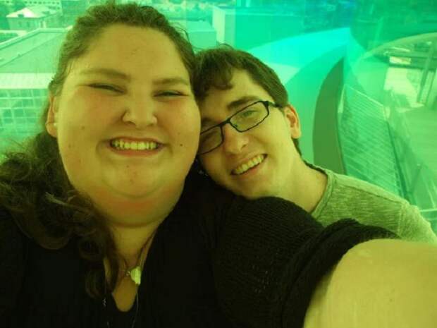 Несмотря на большой вес жены, муж любит ее такой, какая она есть