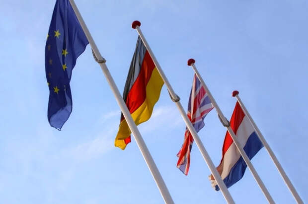 Бывший канцлер Германии Шредер призвал остановить наращивание вооружений